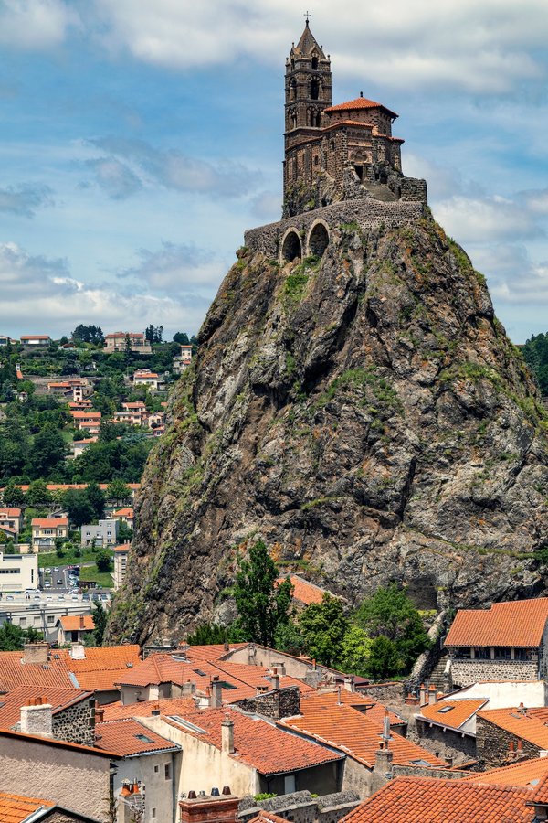 La Voie du Puy-en-Velay (GR65) : Un chemin de pèlerinage à découvrir en France