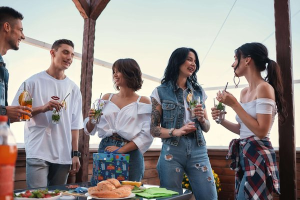 Le rooftop bar : le choix idéal pour se détendre ?