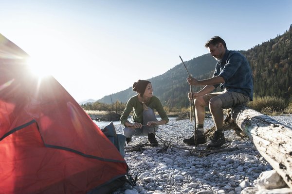 Techniques pour préparer des repas nutritifs avec des ingrédients locaux en camping itinérant ?